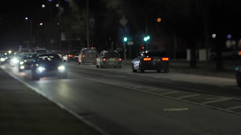 Cars-drive-at-night-in-an-urban-environment
