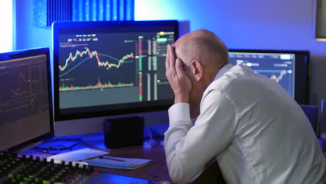 A-mature-businessman-loses-money-on-cryptocurrency-trading