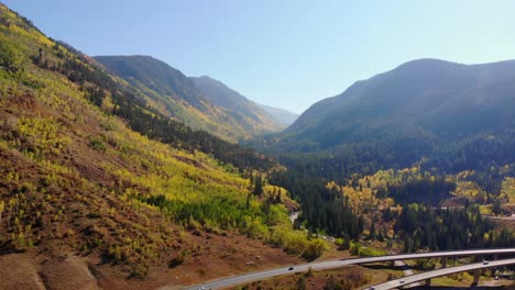 Bunt-Gelb-Grün-Orange-Herbst-Rocky-Mountain-Wald-Tal-In-Der-Landschaft-Von-Colorado