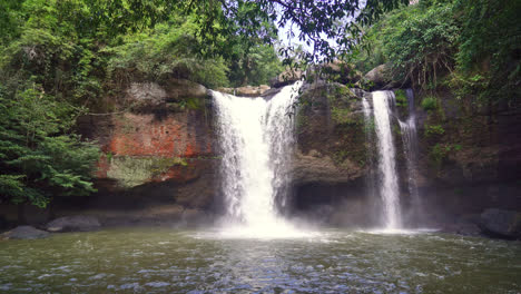 Schöner-Haew-Suwat-Wasserfall-Und-Khao-Yai-Nationalpark-In-Thailand