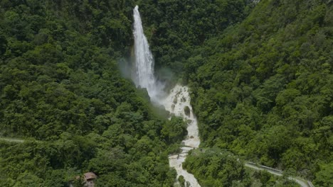 Impresionante-Cascada-De-Atlahuitzia-En-El-Bosque-Selvático-De-Veracruz,-México