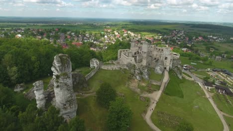 Weitwinkelaufnahme-Des-Alten-Mittelalterlichen-Schlosses
