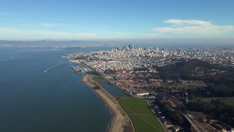 Aerial-drone-view-approaching-the-San-Francisco-metropolis,-in-sunny-California