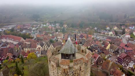 Schloss-Von-Kaysersberg,-Elsass_luftpanorama