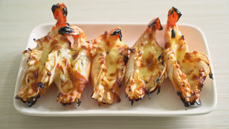 grilled-river-prawns-or-shrimps-with-cheese---seafood-style