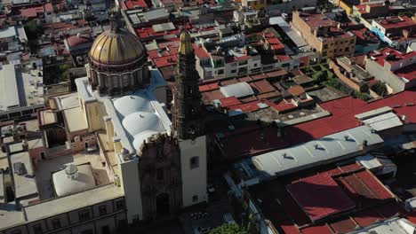 Vuelo-Sobre-La-Catedral-Del-Atonólico-El-Alto-Jalisco,-México