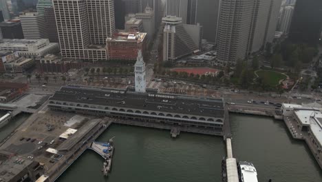 Aerial-view-of-the-port-of-San-Francisco,-cloudy-USA---descending,-tilt,-drone-shot