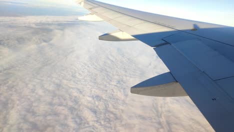 Blick-Aus-Dem-Fenster-Eines-Flugzeugs