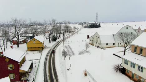 Buggy-Amish-En-Carretera-Cubierta-De-Nieve-Durante-La-Tormenta-De-Nieve-De-Invierno