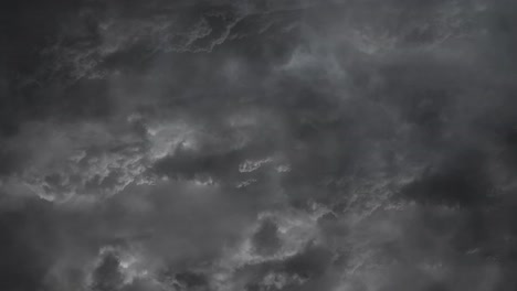 4K-Sicht-Auf-Gewitter-Und-Dunkle-Wolken-Am-Dunklen-Himmel
