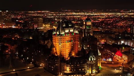 Majestätischer-Blick-Auf-Die-Alte-Stadt-Quebec-Bei-Nacht---Luftaufnahme