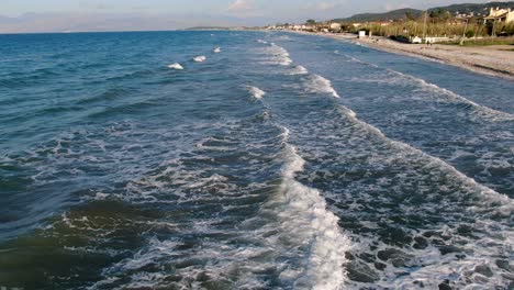 Luftbild-Von-Wsindy-Day-Am-Strand-Im-Norden-Von-Korfu-Griechenland