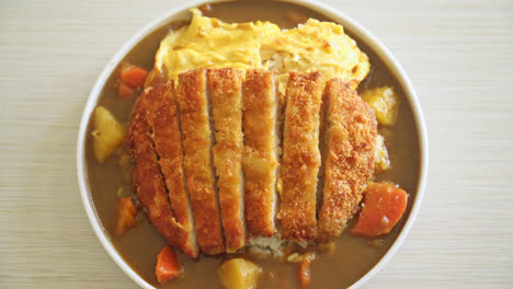 curry-rice-with-tonkatsu-fried-pork-cutlet-and-creamy-omelet---Japanese-food-style