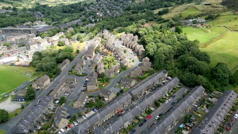 Drohnen-Luftaufnahmen-Eines-Typischen-Industriedorfes-In-Yorkshire,-England