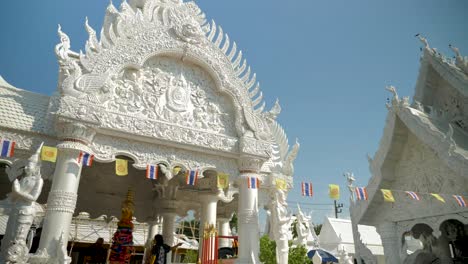 Schöner-Weißer-Tempel-In-Thailand
