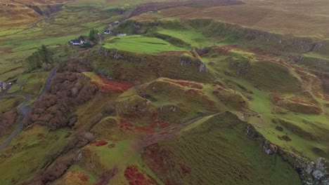 Isle-Of-Skye-Luftaufnahmen-Berge,-Fairy-Glen-Flüsse-Und-Geologische-Formationen-Clip-4-–-Drohne