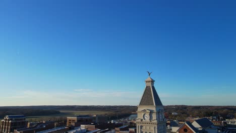 Revealing-Shot-From-Above-Of-Montgomery-County-Court-In-Clarksville,-Tennessee