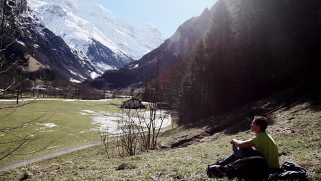 Bebiendo-Agua-De-Trek-Agotamiento-Suiza-Lauterbrunnen-Alpes