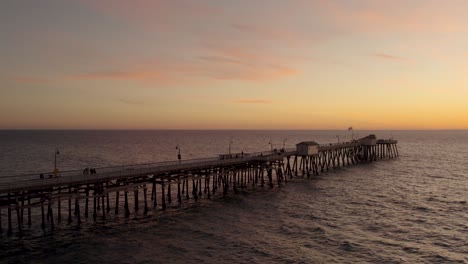 San-Clemente-Pier-Während-Des-Wunderschönen-Orange-County-Sonnenuntergangs---Antenne