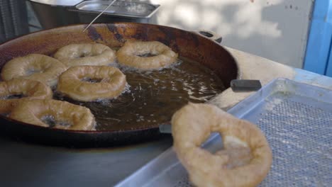 Traditioneller-Bambalouni-Donut-Auf-Der-Straße-Von-Tunesien