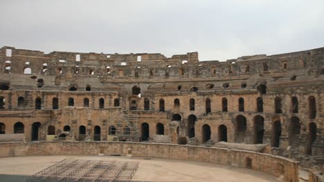 Ruinas-Antiguas-Dentro-Del-Antiguo-Anfiteatro-En-El-Djem,-Túnez
