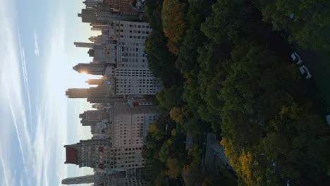 Sun-behind-New-York-skyscrapers