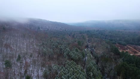 Aerial-drone-video-footage-of-a-beautiful-snowy,-foggy-day-with-low-clouds-in-the-Appalachian-mountains-during-winter