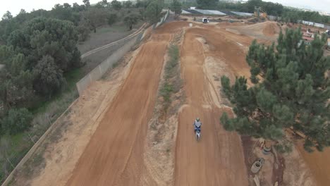 Motocross-apprentice-learning-the-track
