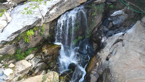 Luftdrohnenansicht-Wasserfall-In-Kitalapel-Nordkenia
