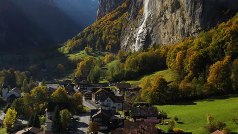 Up-tilt-cinematic-drone-shot-of-a-village-in-Lauterbrunnen,-Switzerland