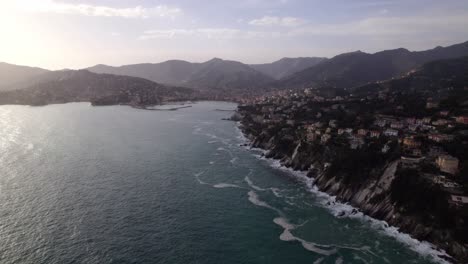 Rapallo-In-Italien-Mit-Einer-Drohne-Aus-Dem-Meer-Geschossen.