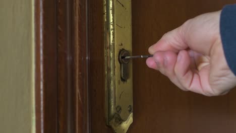 Hand-with-a-key-closing-the-house-door