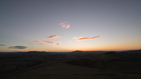 Timelapse-of-the-sunrise-over-beautiful-landscape-with-farmland-and-hills-in-the-south-of-Italy-in-4k