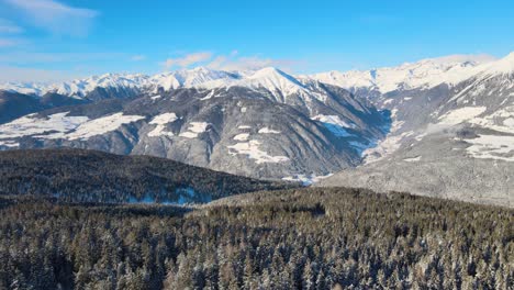 Hermosos-Alpes-Italianos-Durante-El-Invierno-Con-árboles-Llenos-De-Nieve-Y-Una-Increíble-Puesta-De-Sol