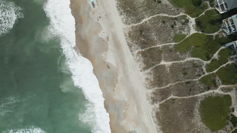 Aerial-tilt-reveal-over-Wrightsville-Beach-residential-properties,-North-Carolina