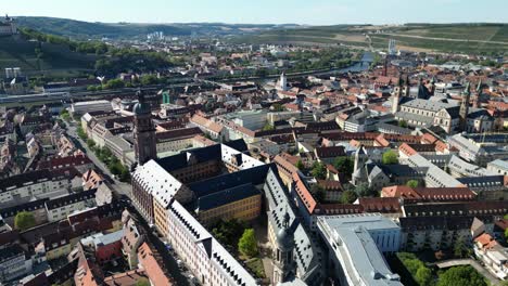 Alte-Universität-Wuzburg-Stadt-Deutschland-Drohne-Luftaufnahme