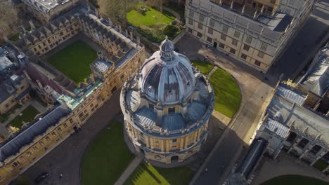 Vista-Panorámica-Del-Edificio-De-La-Cámara-Radcliffe-En-La-Universidad-De-Oxford,-Inglaterra