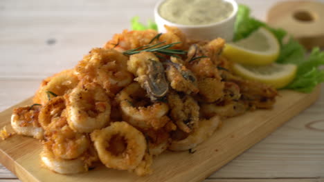 fried-seafood--with-sauce