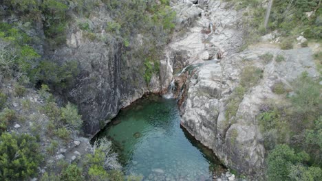 Cascade-Da-Portala-Do-Homem,-Erstaunlicher-Wasserfall-Im-Nationalpark-Peneda-Geres