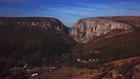 Drone-shot-towards-Cheile-Turzii-canyon,-on-an-autumn-evening