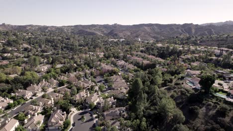 Calabasas-California-luxurious-upscale-hillside-neighbourhood-homes-aerial-rising-view