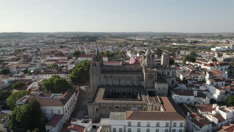 Evora-Cathedral-with-beautiful-courtyard