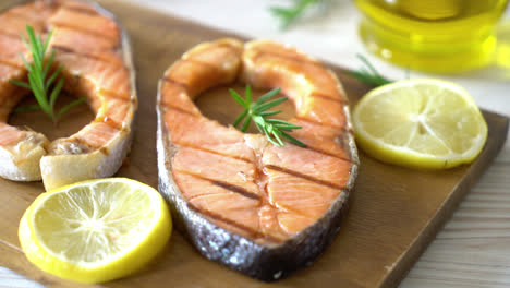 grilled-salmon-steak-fillet-with-lemon