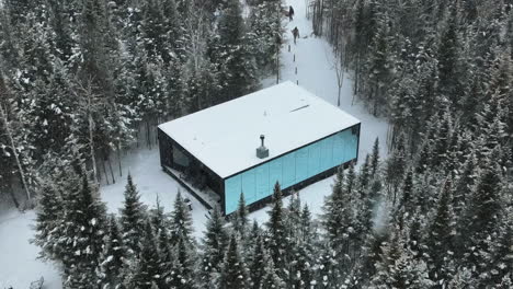 Luxurious-Facility-Of-Reflexion-Mirror-Cabin-During-Snowstorm-In-Charlevoix,-Quebec,-Canada