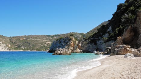 Beautiful-Summer-Beach-In-Agia-Kiriaki,-Ionian-Islands-In-Kefalonia,-Greece---wide,-static