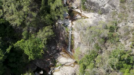 Cascata-da-Portela-do-Homem-at-Peneda-Gerês-National-Park-in-Portugal,-orbital-shot-of-a-waterfall-in-a-cliff