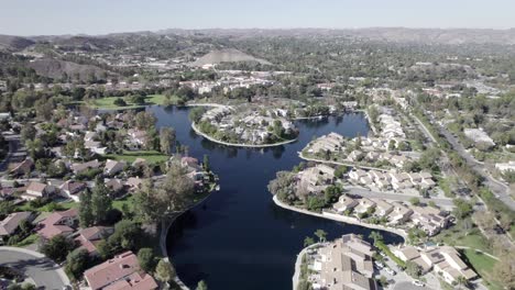 Drone-shot-flying-over-a-typical-American-town-in-the-state-of-California