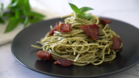 Spaghetti-with-basil-pesto-and-bacon