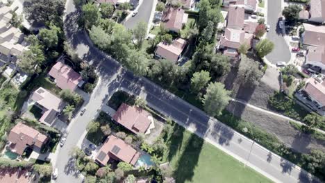 Top-down-aerial-shot-of-a-typical-American-residential-neighborhood-in-California