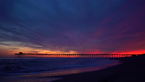 Fiery-red-sky-time-lapse-on-the-edge-of-the-ocean